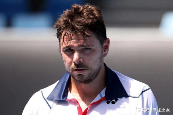 财盘配资 霸气！网友让40岁瓦林卡退役，四蛋竖中指回击